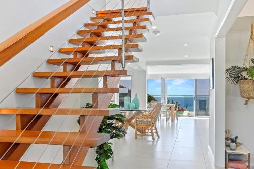 Spectacular Beachside Living, Sunrise Beach
