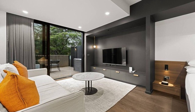Spectacular North-Facing Studio w/Secure Parking!