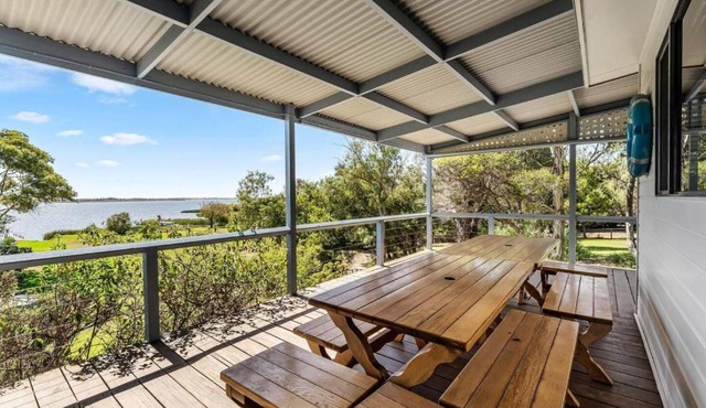 Spikes Place - Waterfront Serenity for Groups
