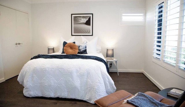 Splendour in Subiaco - Elegant, Comfortable Home in Leafy Street