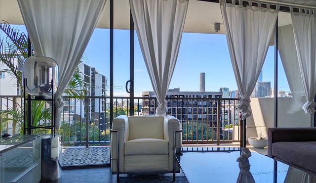 Sprawling + bright West End aerie close to everything!