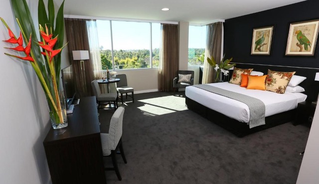 Springfield Lakes Boutique Hotel