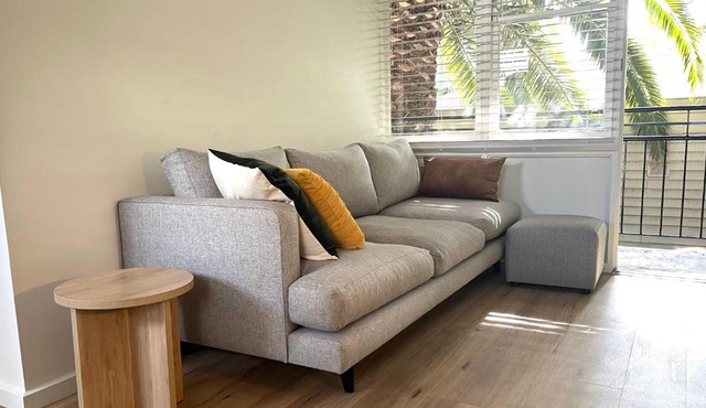 St Kilda apt close to beach