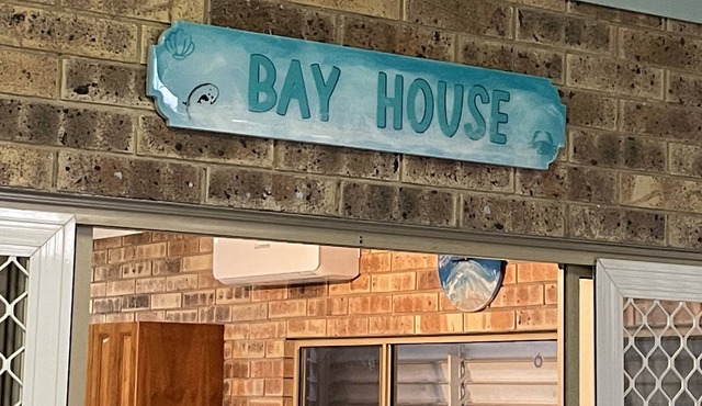 Stanage Bay decked-out, spacious beach house with air-conditioning, boat-parking