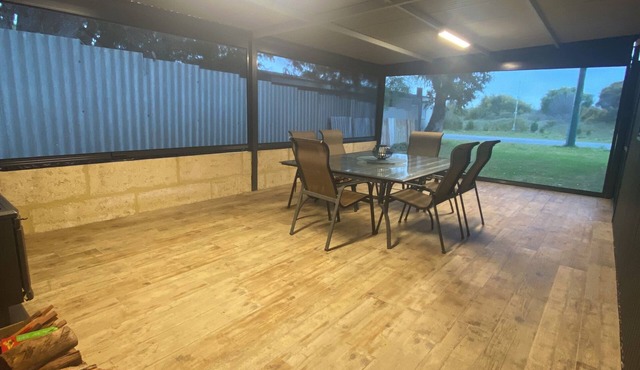 Starfish Beach Shack - New, Stylish and Spacious