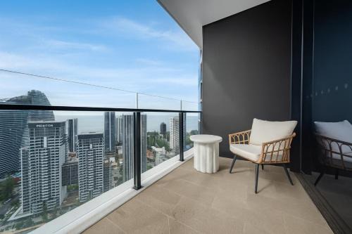 Starview Suite - Private Oceanview 2 Bedroom Apartment on the Star Residence Broadbeach, Free Carpark Included with your stay!