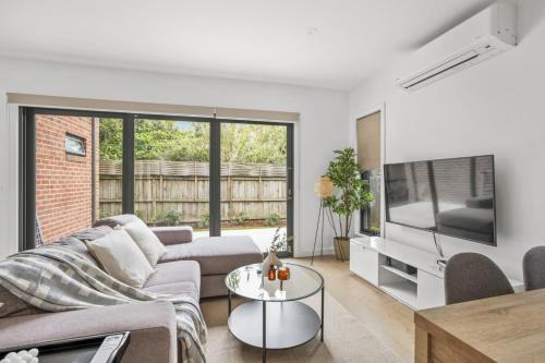 StayAU Modern 4-bedroom TH Bayswater