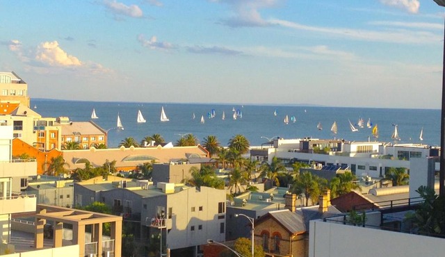 StayCentral - Spacious Seaviews Port Melbourne