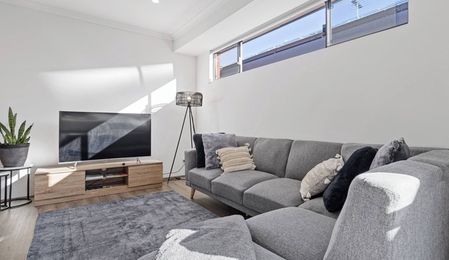Stunning 3x2 home near Vic Park, CBD, Curtin University and Airport