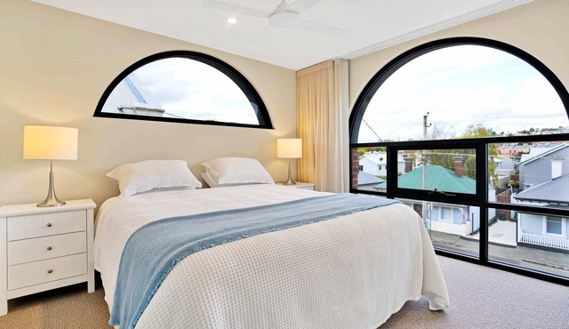 Stunning Apartment in the CBD with Parking & WiFi