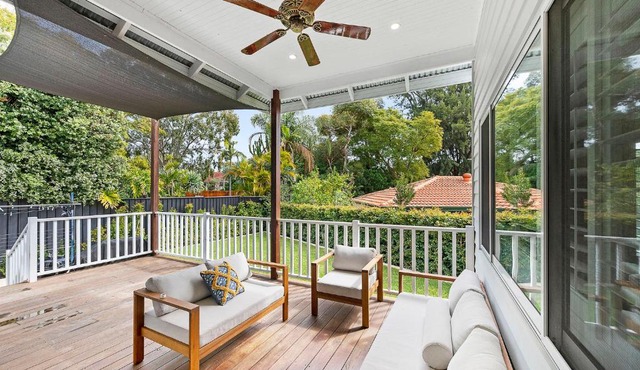 Stunning Bayswater Home Large Deck, BBQ