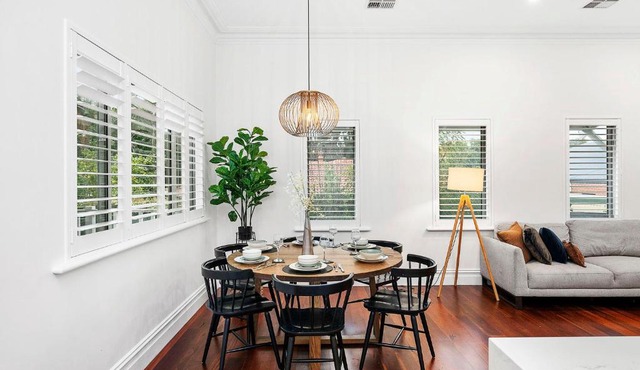 Stunning Bayswater Home Large Deck, BBQ
