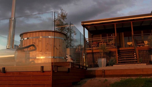 Stunning Cabin with a Private Hot Tub and Views of Bunya Mountain, Perfect for a Queensland Getaway