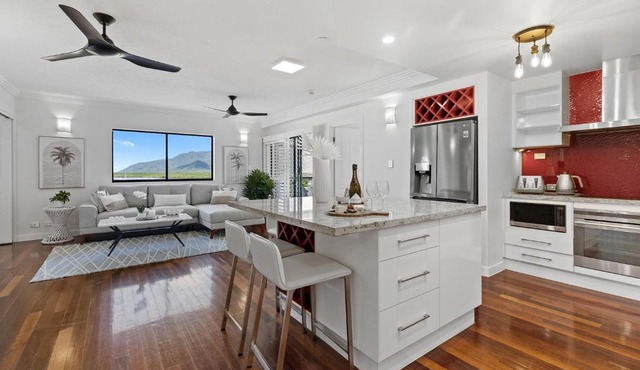 Stunning Coastal 3 Bedroom Apartment in Cairns CBD
