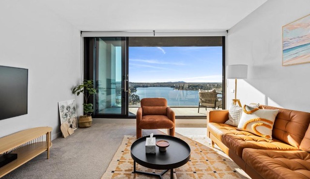 Stunning Lake-View in Belconnen