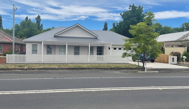 Stunning New Build | Relaxed Luxury in Orange CBD