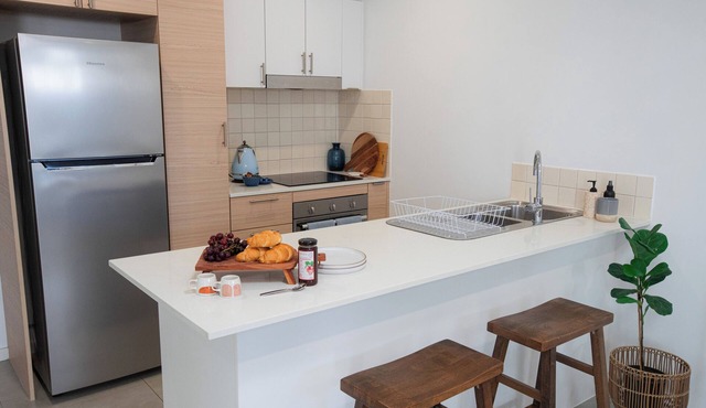 Stunning Scarborough Beach Ocean View Apt w/Large Balcony