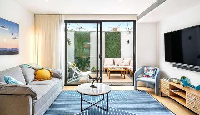 Stunning themed house in prime location - minutes from the beach!