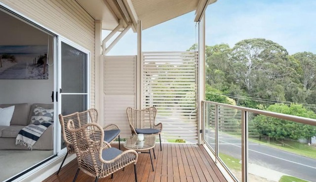 Stunning water view Home moments from town