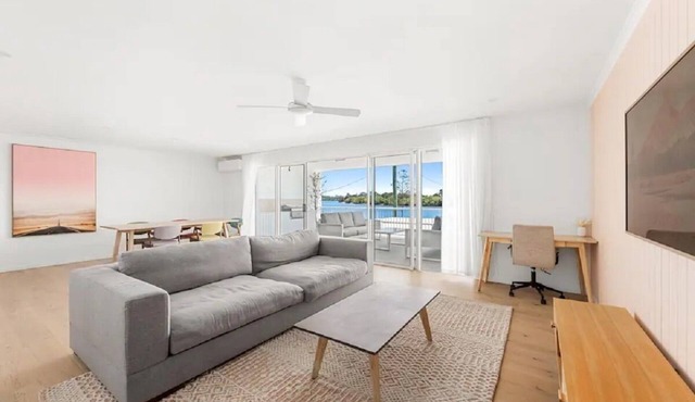 Stunning Waterfront 3-br Haven