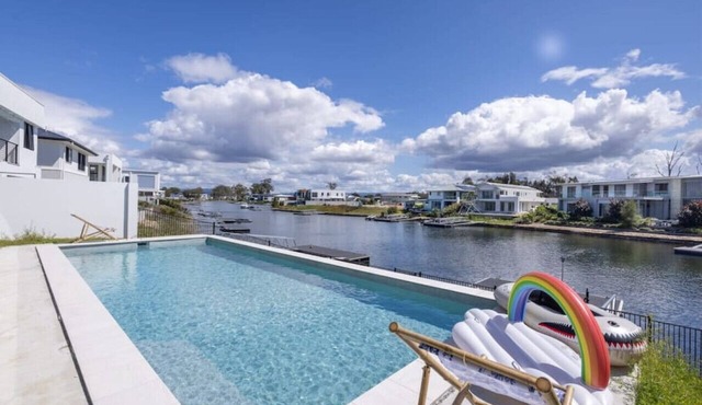 Stunning waterfront family home w\ pontoon, newly