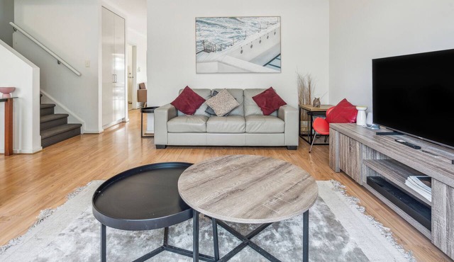 Stylish 3BR Family Townhouse, Park View