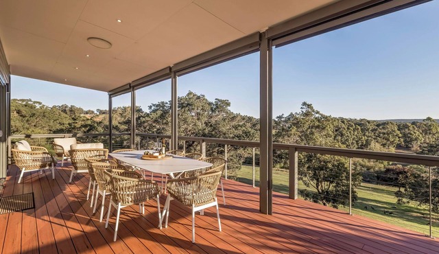 STYLISH AND CAPTIVATING 5 BEDROOM RURAL RETREAT WITH SWEEPING VIEWS