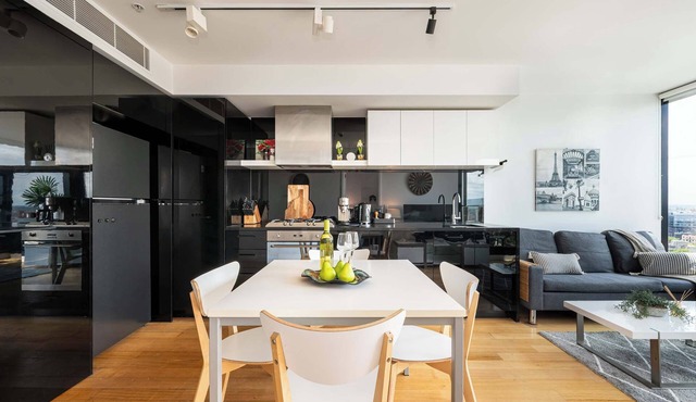 Stylish CBD Apartment Near Theatres & MCG in Melbourne