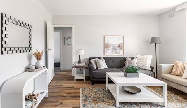 Stylish Coastal Retreat | Walk to Beach & Cafés | FamilyFriendly + Free Parking