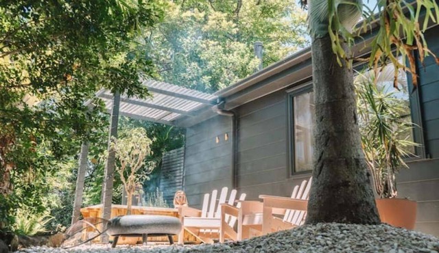 Stylish Cottage + Outdoor Bath near Montville