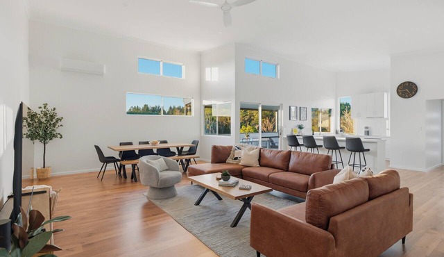 Stylish Escape with Panoramic Hill Views-Sleeps 12