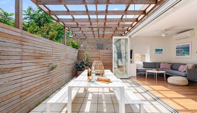 Stylish, Modern 4 bedroom Apartment in Bondi Beach