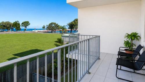 Stylish Unit With Water Views