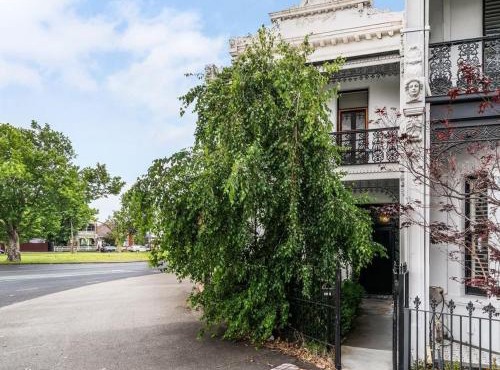 Stylish Victorian Terrace in Prime Albert Park