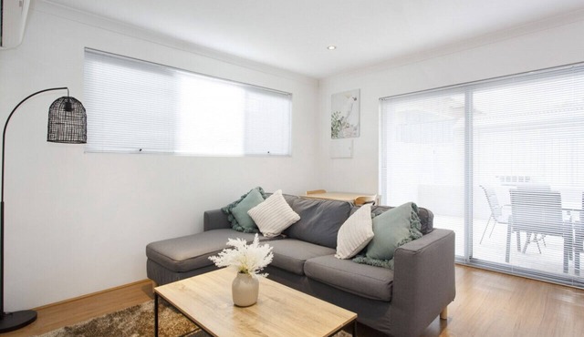 Suburban Living - 2 bedroom apartment Victoria Park