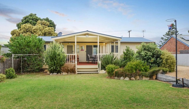Summer Salt - 82 Padman Cres, Middleton
