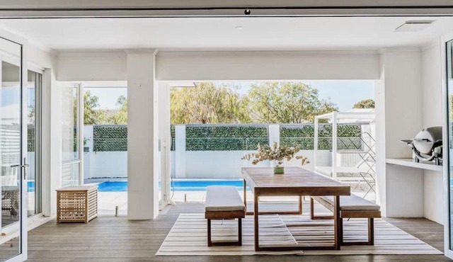 Sundrift - Sophisticated Beachside Retreat with Pool