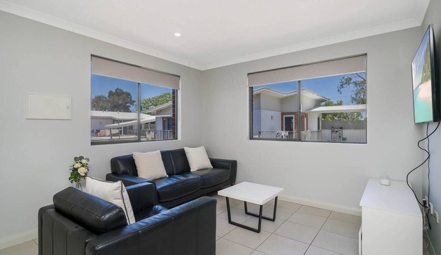 Sunny 2-Bed in Quiet Location with Balcony