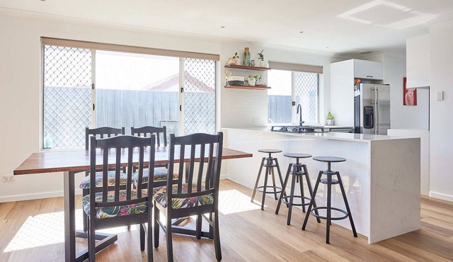 Sunny Scarborough Stay-Freshly Renovated!