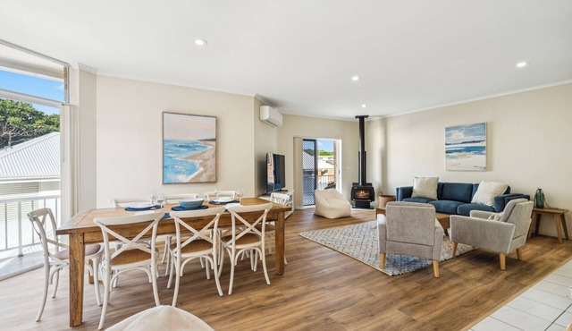 Sunray – Beachside Bliss Sawtell, Beach, Village