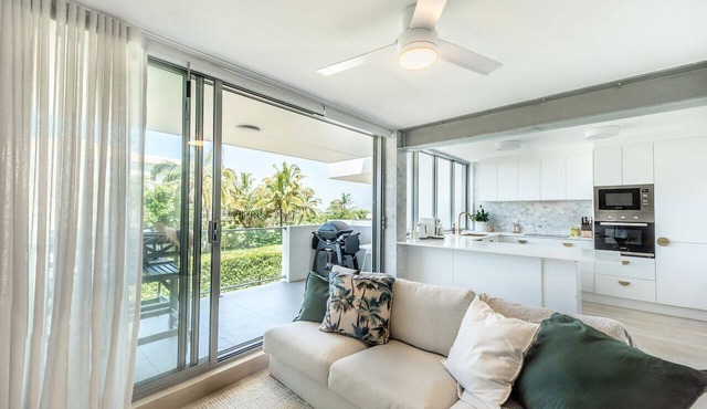 Sunrise Central Pool Views 1 Min to Beach