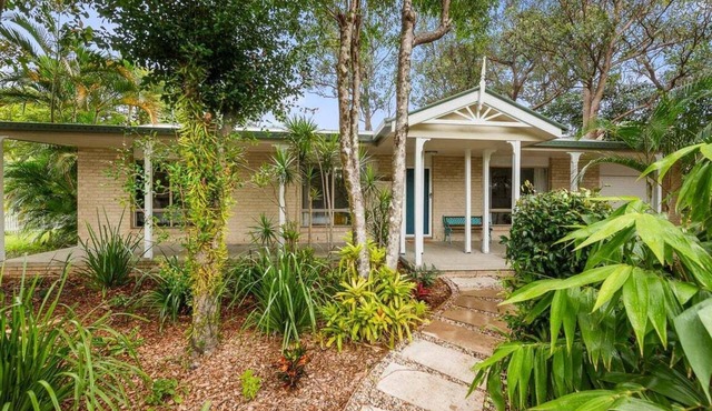 Sunrise on Byron - Spacious Pet Friendly Holiday Home Near Belongil Beach