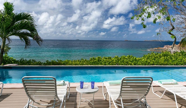 Sunset Beach: Beachfront Villa! Pool! Hot Tub! in St. John