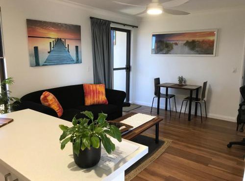 Sunset Haven Self-Contained Apartment - 14 mins to city