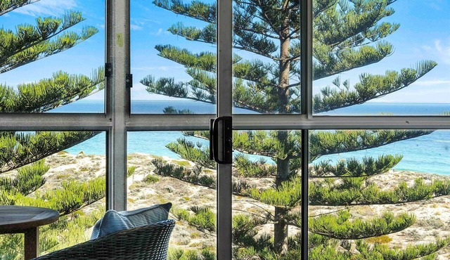 Sunset Oceanview Family Haven 100m from the beach