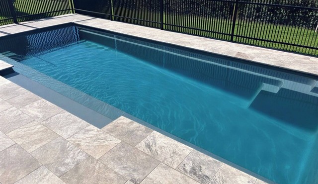 Sunset Ridge Retreat, stunning views, pool and sauna
