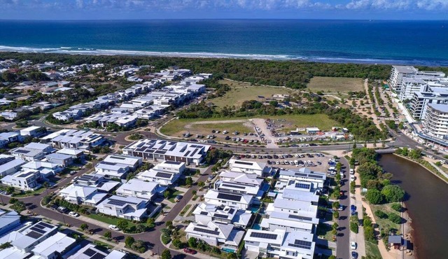 Sunshine Coast Escape | Beachside, Pool & Views