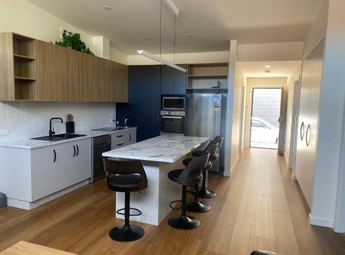Superior & Luxe 2BR Apartment Villas Al Fresco Patio Free Parking & WIFI