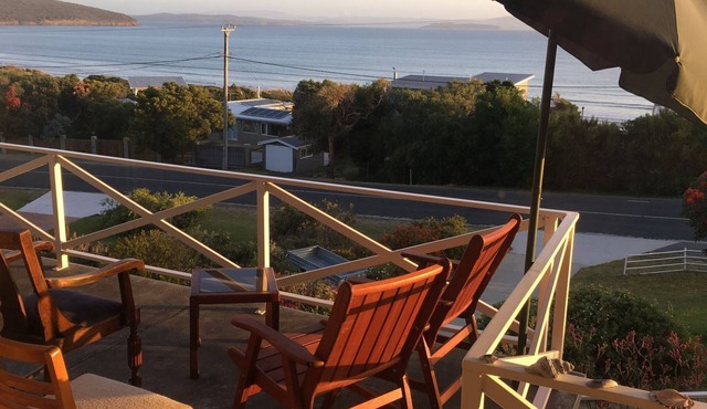 Surf Beach House - Park Beach - amazing views, sun & surf. Walk to the beach.