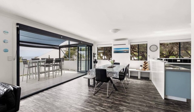 Surfers Paradise Oceanview Garden Beach House